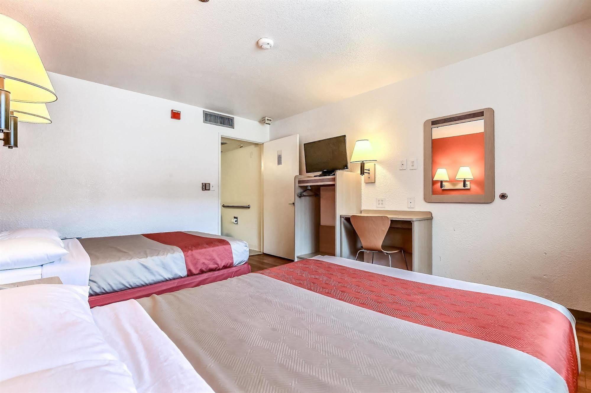 Park Inn By Radisson, Livermore Bagian luar foto