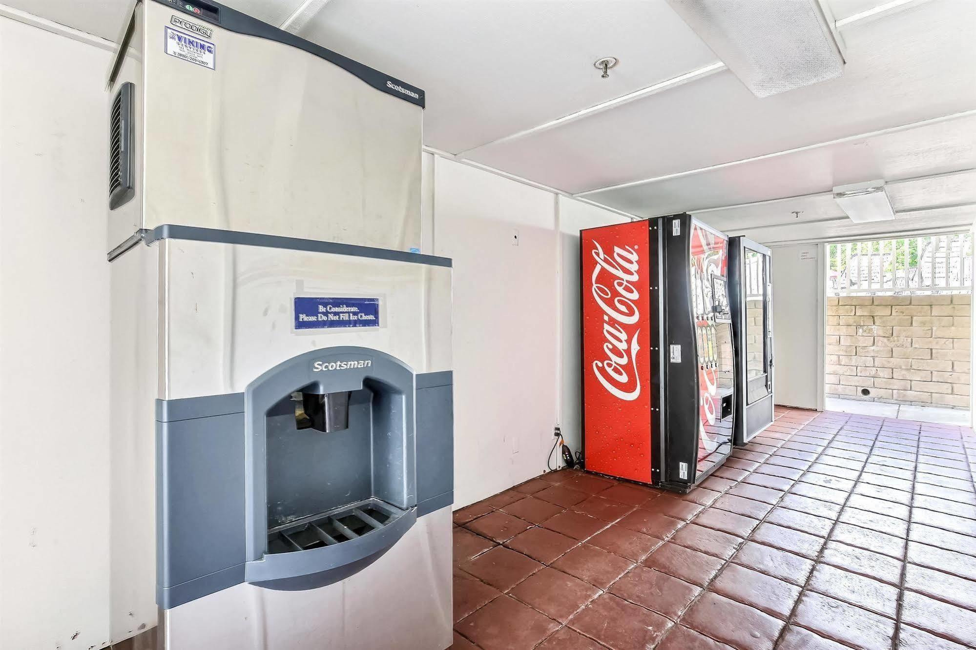 Park Inn By Radisson, Livermore Bagian luar foto
