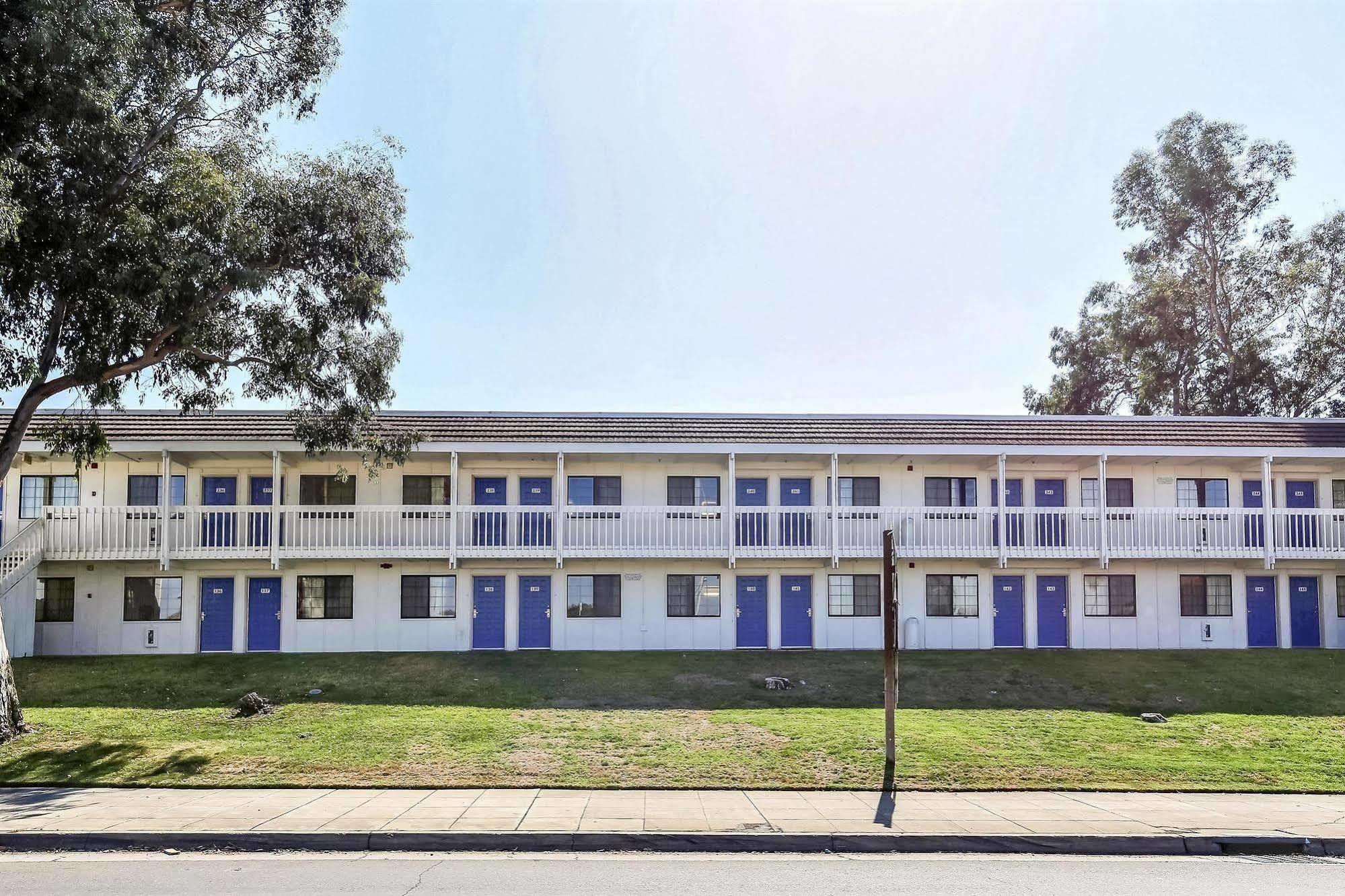 Park Inn By Radisson, Livermore Bagian luar foto